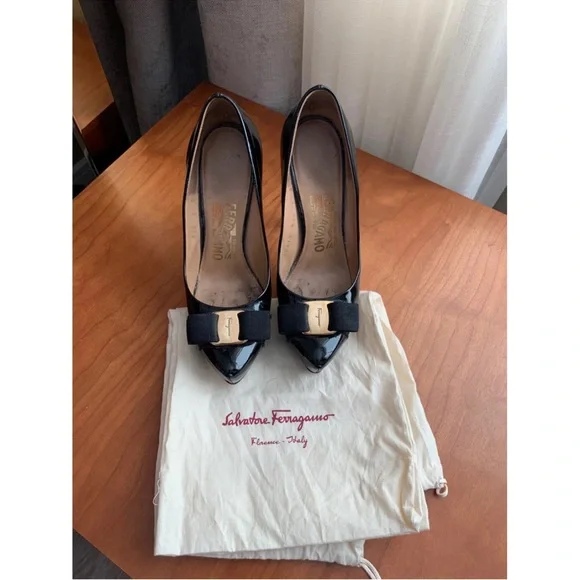 Salvatore Ferragamo Black Patent Leather Heels with Gold Bow - Picture 2 of 7